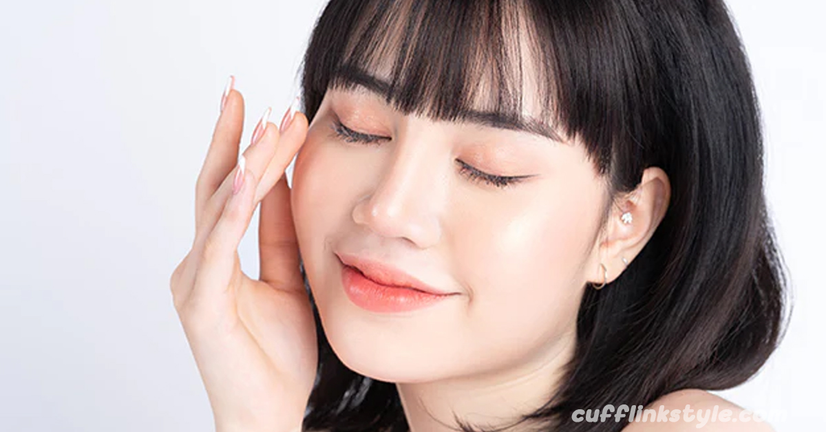 ผิวกระจก คืออะไร? ผู้ที่รอบรู้เทรนด์ความงามแบบเกาหลี (K-Beauty) จะรู้ดีว่าผิวแก้วหมายถึงผิวที่ไร้ตำหนิ เรียบเนียน ไร้ที่ติ ดูเปล่งประกาย