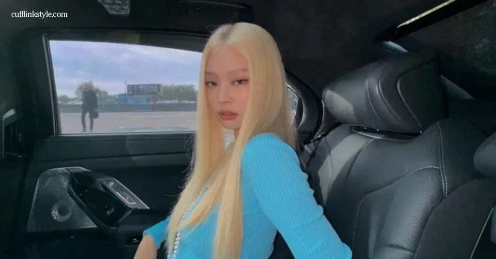 KIM JENNIE สมาชิกวง BLACKPINK สร้างความฮือฮาอีกครั้งในงานแฟชั่นโชว์ Chanel Spring/Summer 2025 ณ กรุงปารีส