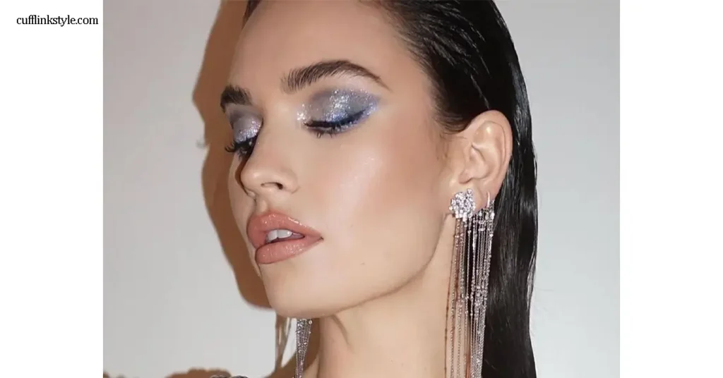 Party Girl Makeup หรือเมคอัพสายปาร์ตี้กำลังกลายเป็นเทรนด์ที่เข้ามาเขย่าบัลลังก์ความงามแบบเบาสบาย หรือที่เรียกว่า “no-makeup makeup”